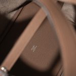 Hermès Beige de Weimar Clemence Picotin Lock 22 Palladium Hardware - Image 6